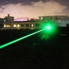 200MW 532nm fascio verde ricaricabile del laser Nero (1 x 2400mAh)