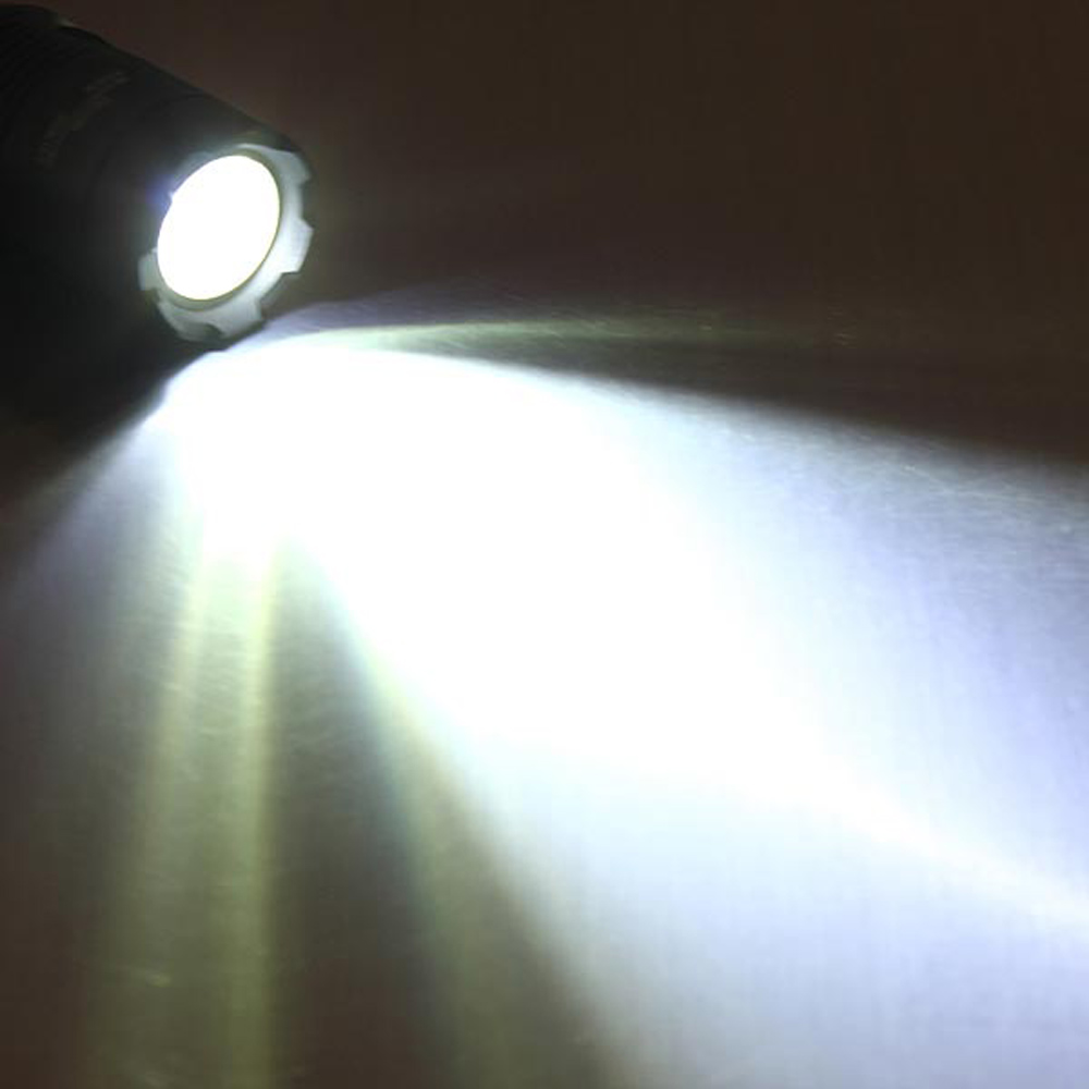 XM-L LED ampoule 2000lm lumière blanche trois modes mise au point réglable Zoom Zoom en alliage d'aluminium lampe de poche gris