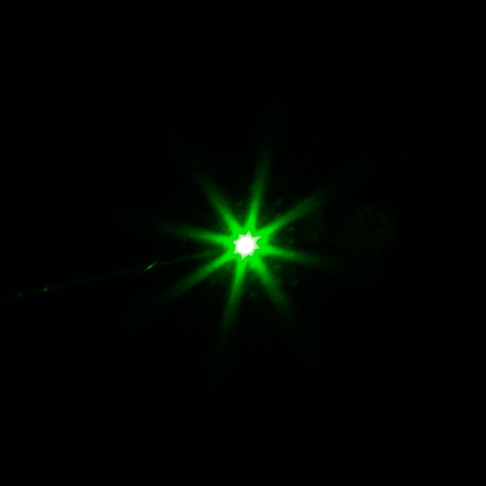 3000mw 532nm Luz de haz verde Estilo de luz de punto Cristal separado Recargable Pequeño cabezal Puntero láser Conjunto de bolígrafo Negro